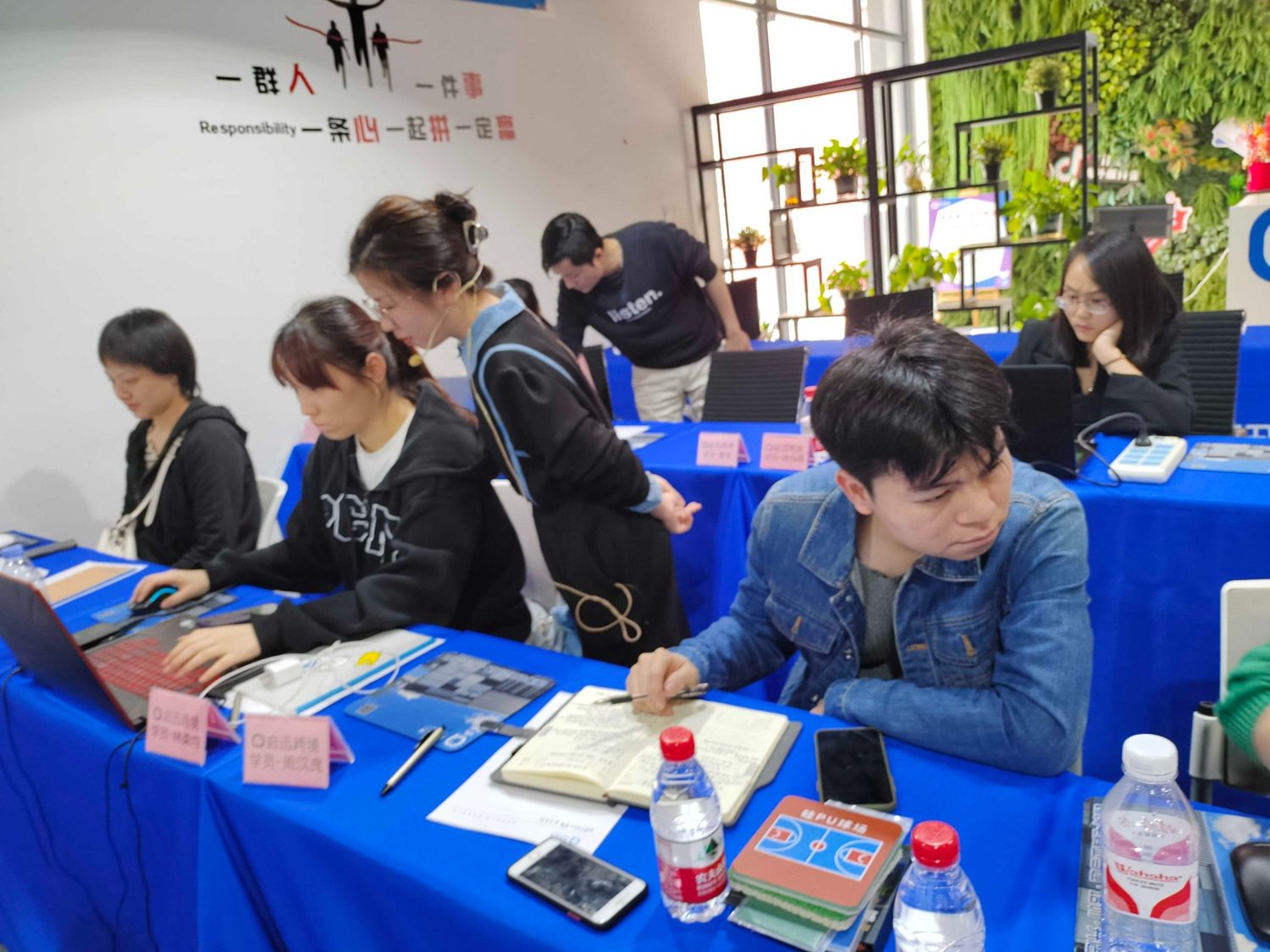 启迅跨境真实课堂与学员学习现场 · shopee operations